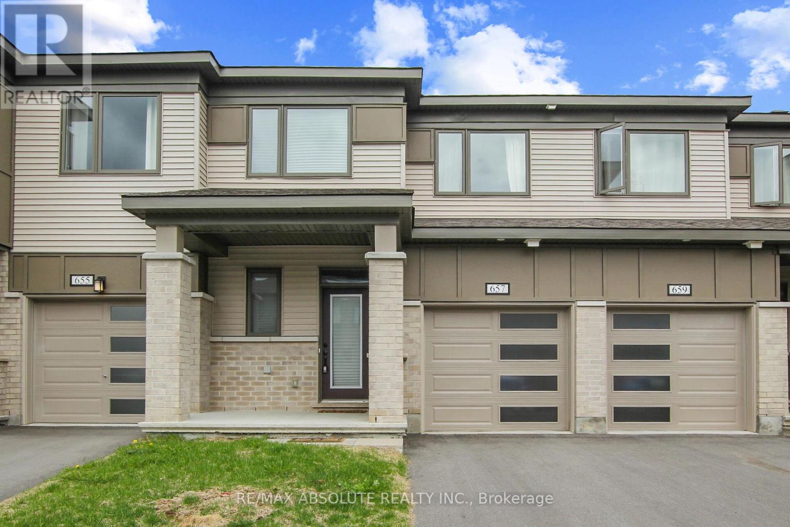 657 Allied Mews, Ottawa, Ontario  K2S 3A1 - Photo 3 - X12214509
