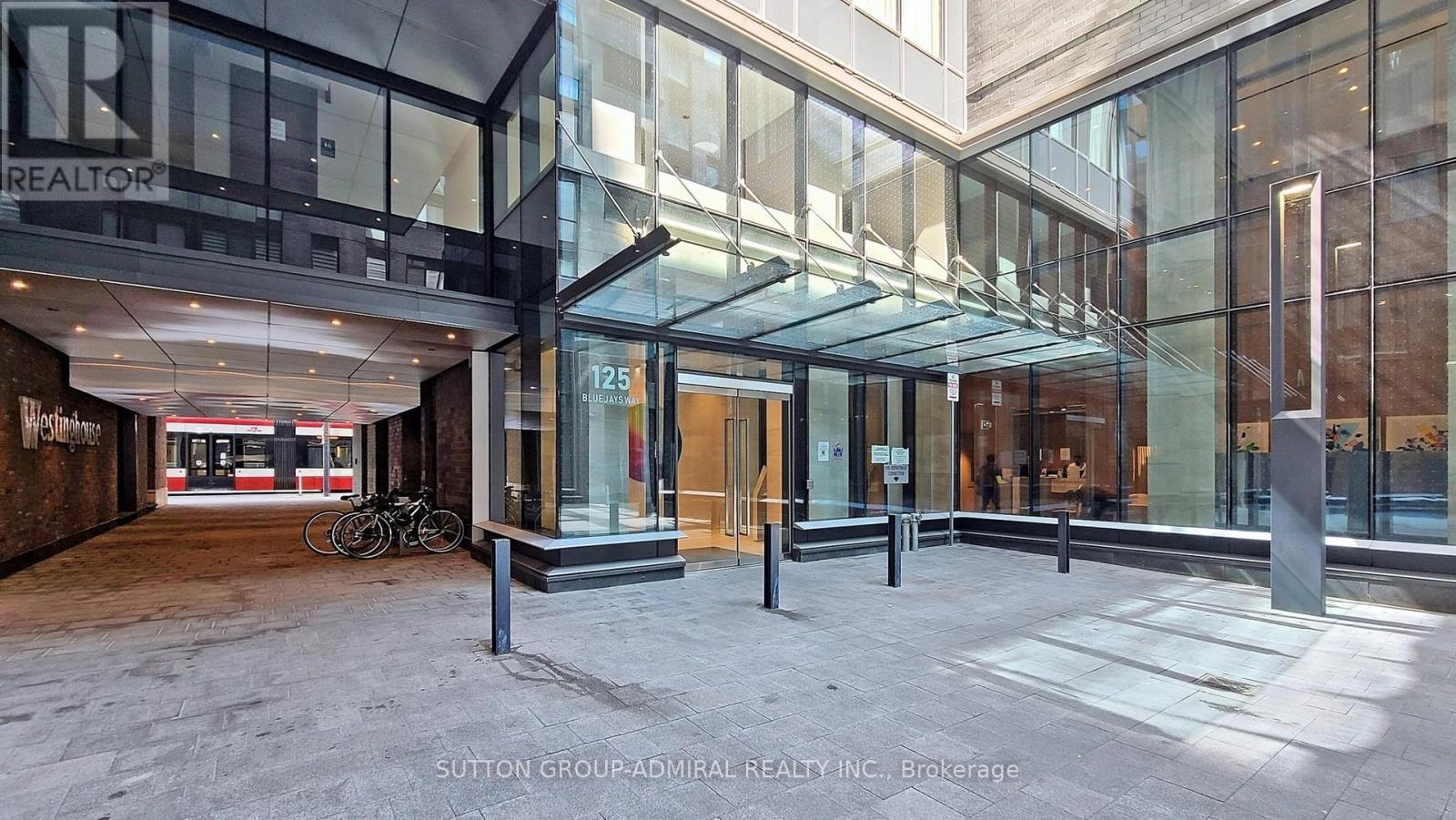 3203 - 125 Blue Jays Way, Toronto, Ontario  M5V 0N5 - Photo 2 - C12214480