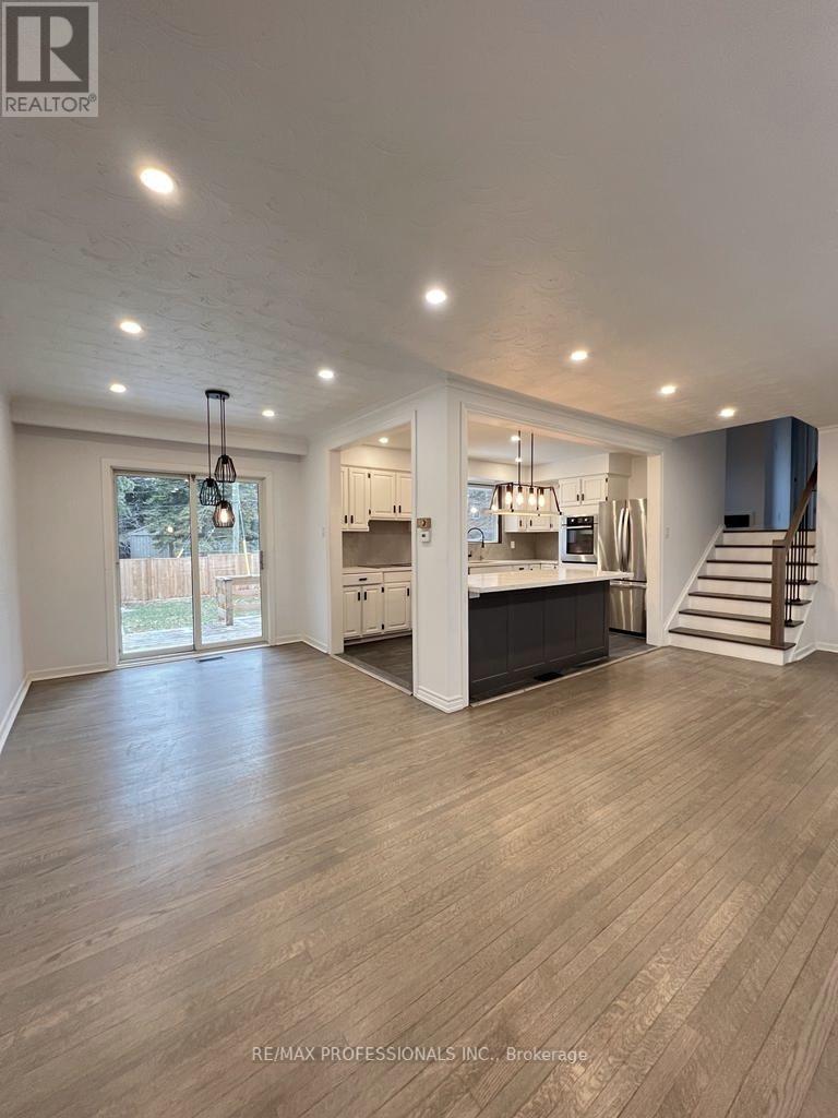15 Ridge Drive, Oakville, Ontario  L6H 1B7 - Photo 8 - W12214483