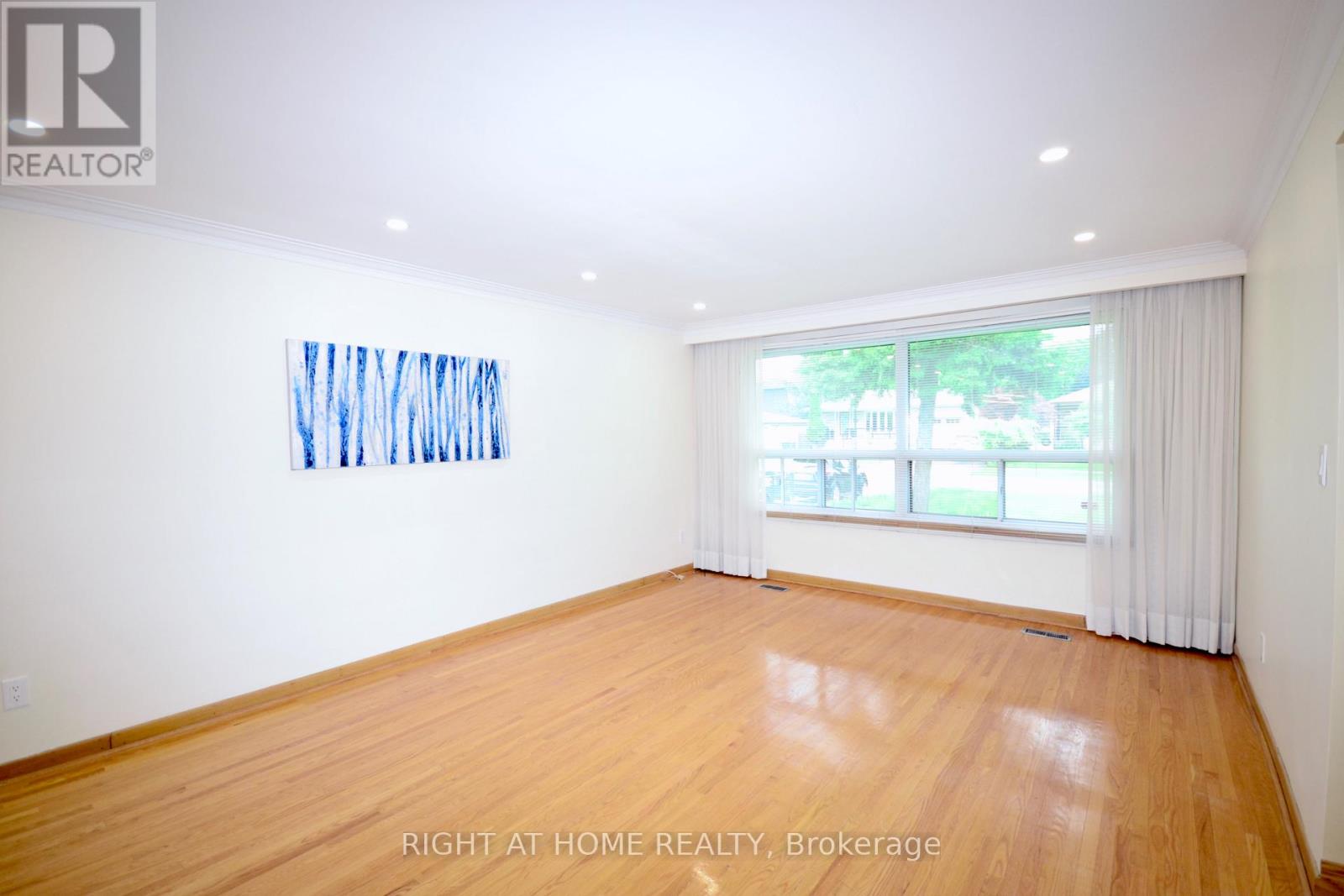 42 Culford Road, Toronto, Ontario  M6M 4J7 - Photo 11 - W12214507