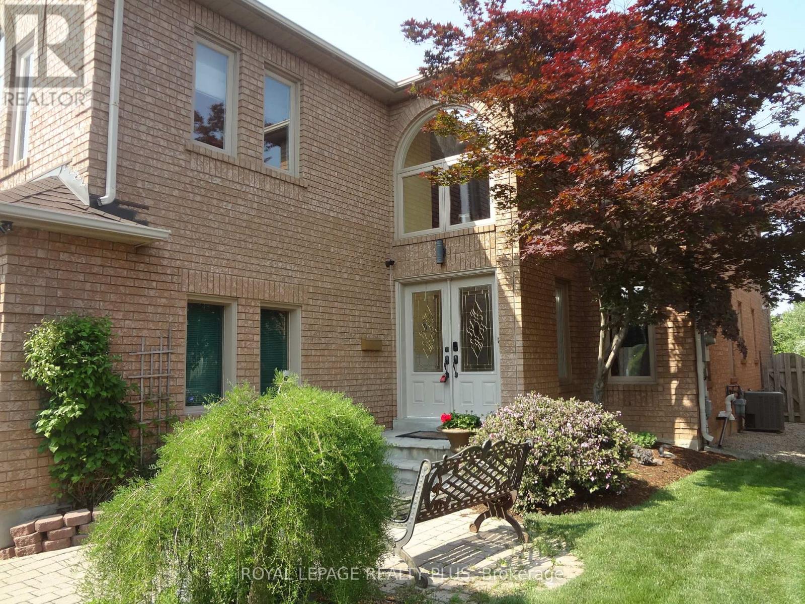 6451 Alderwood Trail, Mississauga, Ontario  L5N 6W5 - Photo 3 - W12187219