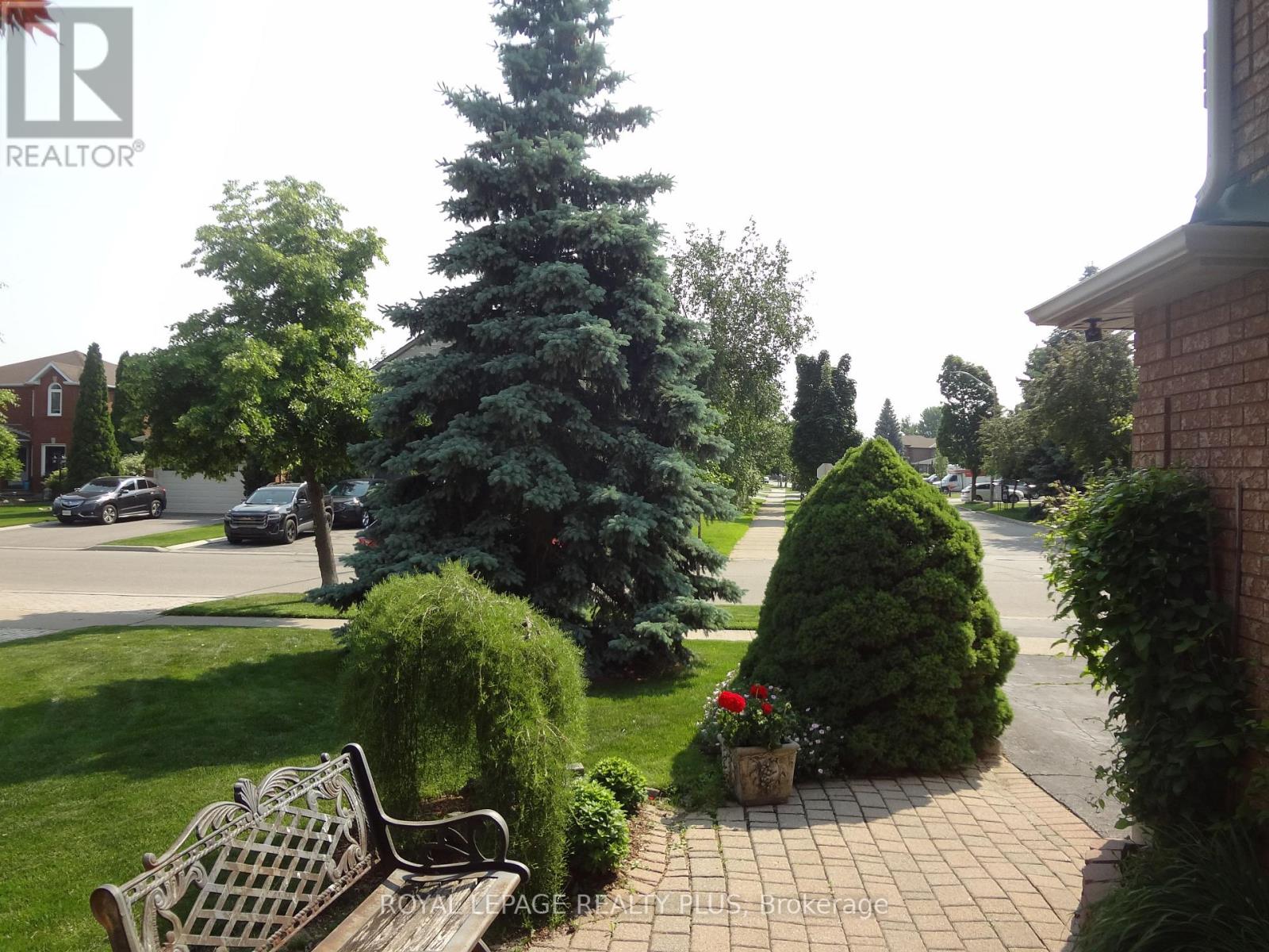 6451 Alderwood Trail, Mississauga, Ontario  L5N 6W5 - Photo 4 - W12187219