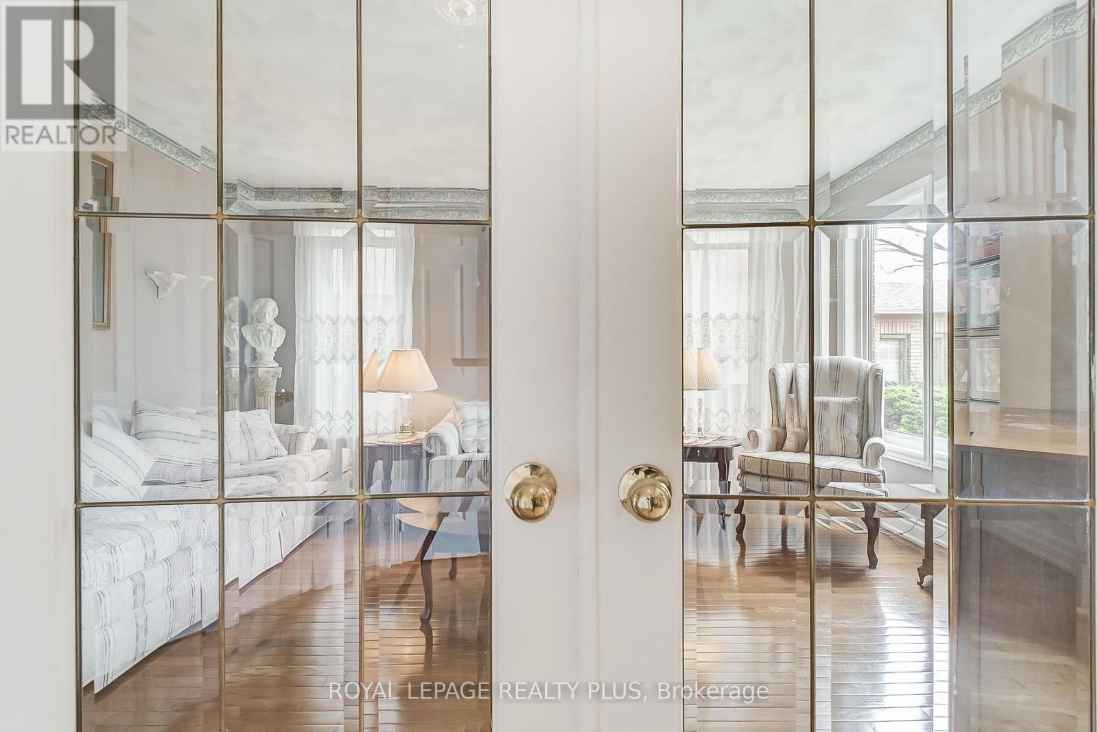 6451 Alderwood Trail, Mississauga, Ontario  L5N 6W5 - Photo 7 - W12187219
