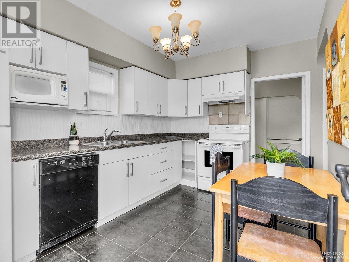 1032 E 49th Avenue, Vancouver, British Columbia  V5W 2H8 - Photo 9 - R3014680