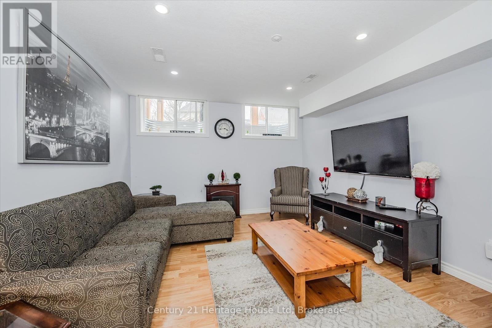128 Milson Crescent, Guelph, Ontario  N1C 1G5 - Photo 31 - X12214531