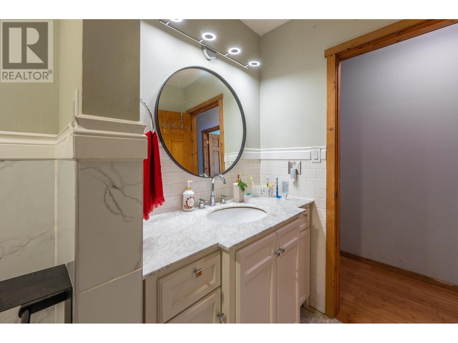 505 6th Street, Golden, British Columbia  V0A 1H0 - Photo 9 - 10334180