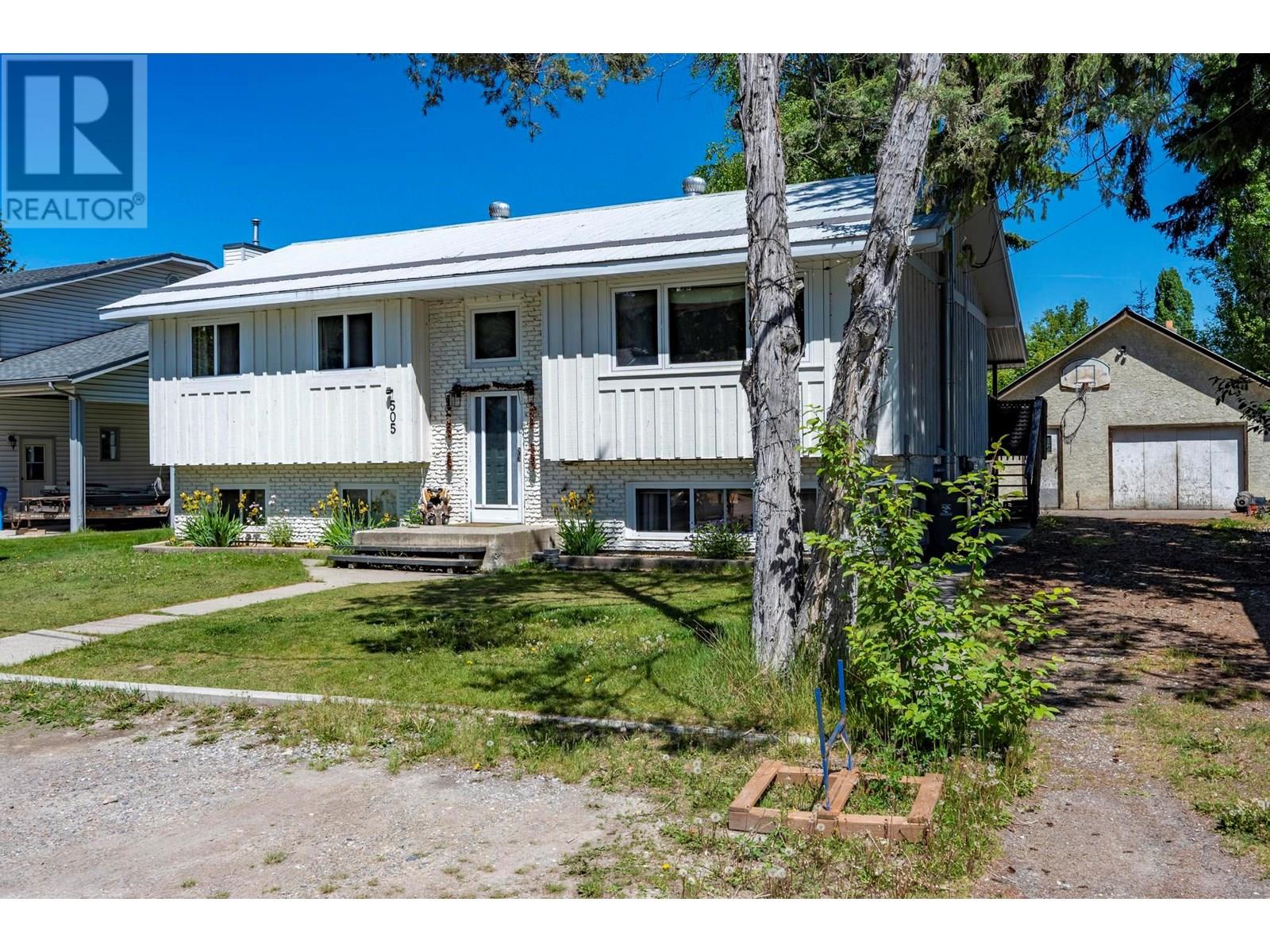 505 6th Street, Golden, British Columbia  V0A 1H0 - Photo 3 - 10334180