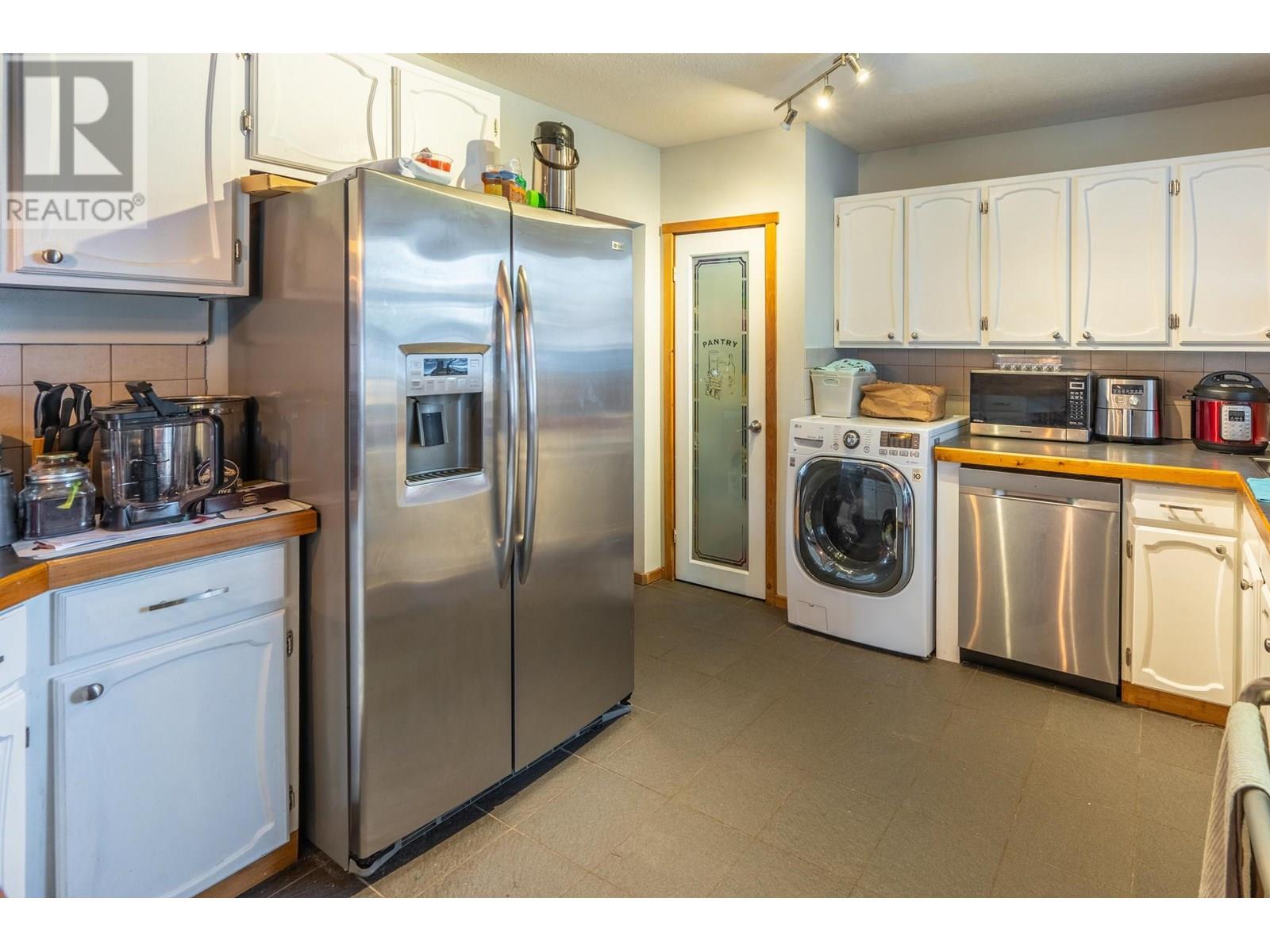 505 6th Street, Golden, British Columbia  V0A 1H0 - Photo 4 - 10334180