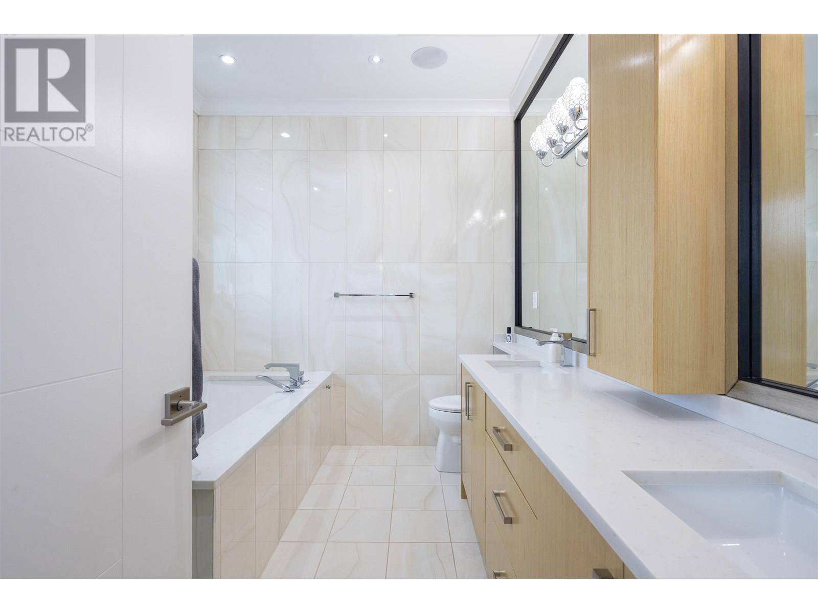 2052 Paulus Crescent, Burnaby, British Columbia  V5A 2M1 - Photo 24 - R3014679