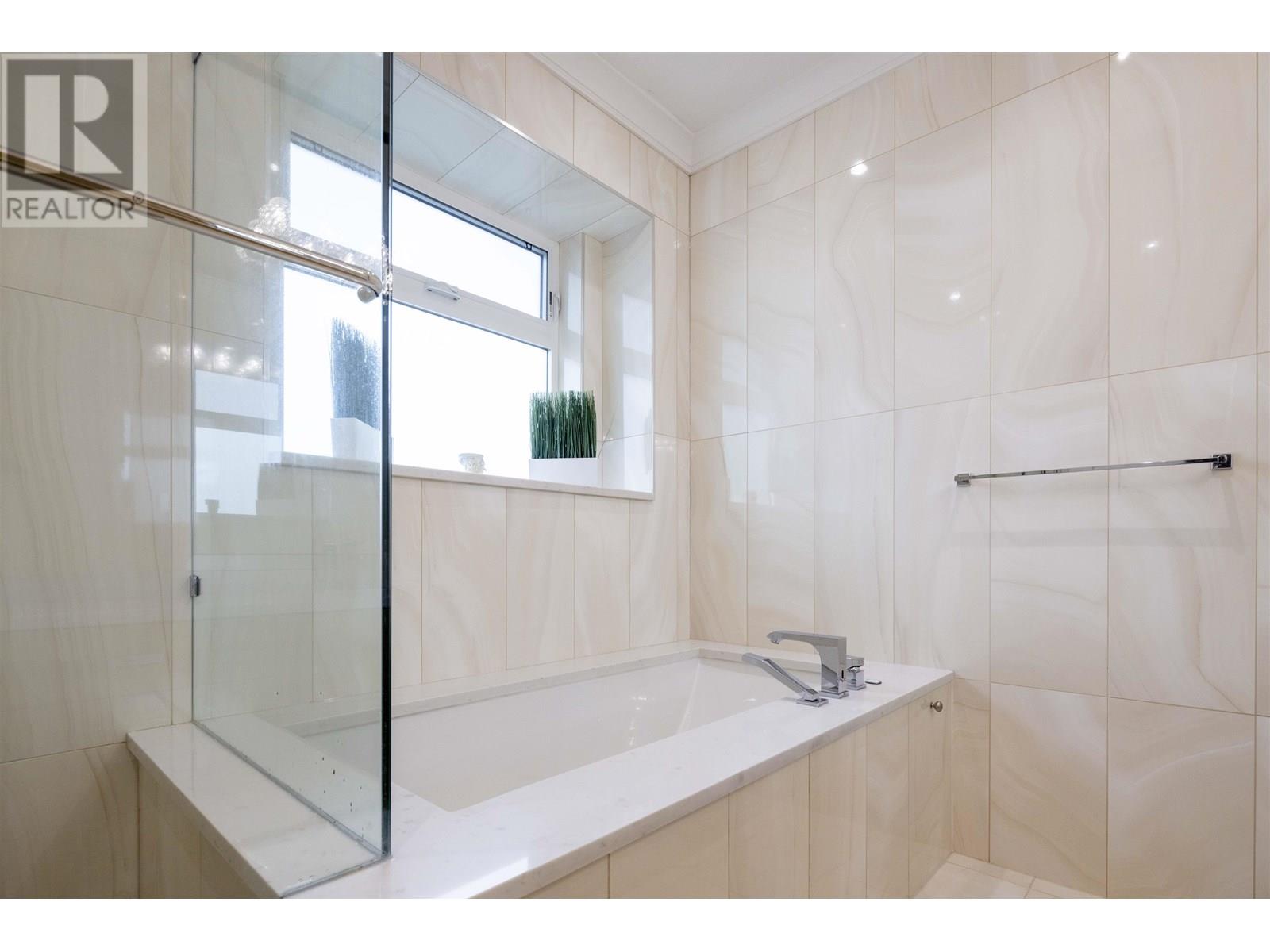 2052 Paulus Crescent, Burnaby, British Columbia  V5A 2M1 - Photo 25 - R3014679