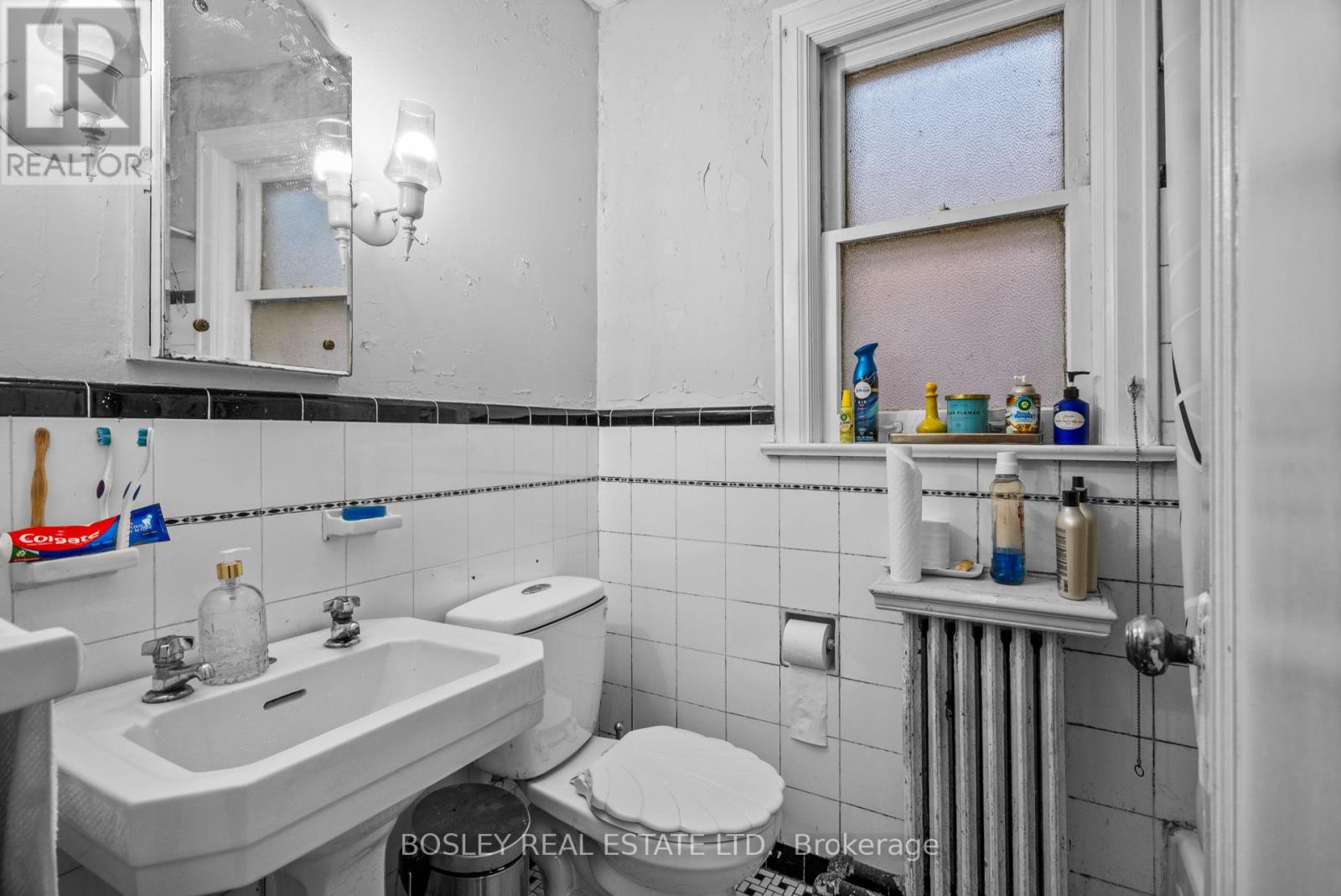 355 Roehampton Avenue, Toronto, Ontario  M4P 1S3 - Photo 17 - C12214529