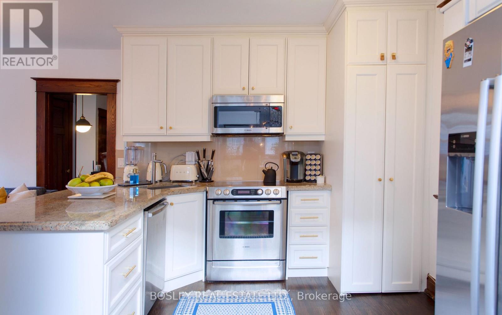 Property at 357 ROEHAMPTON AVENUE image 3
