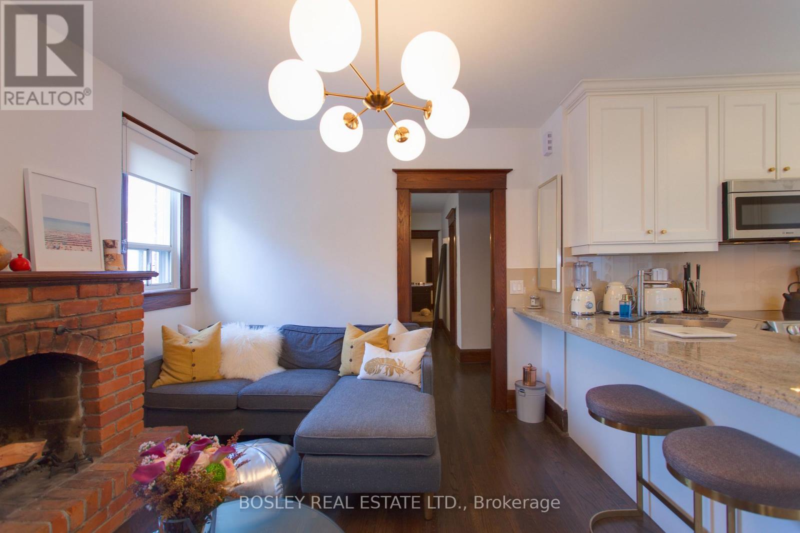 Property at 357 ROEHAMPTON AVENUE image 4