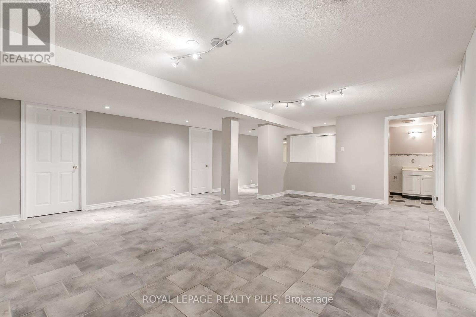 6451 Alderwood Trail, Mississauga, Ontario  L5N 6W5 - Photo 36 - W12187219