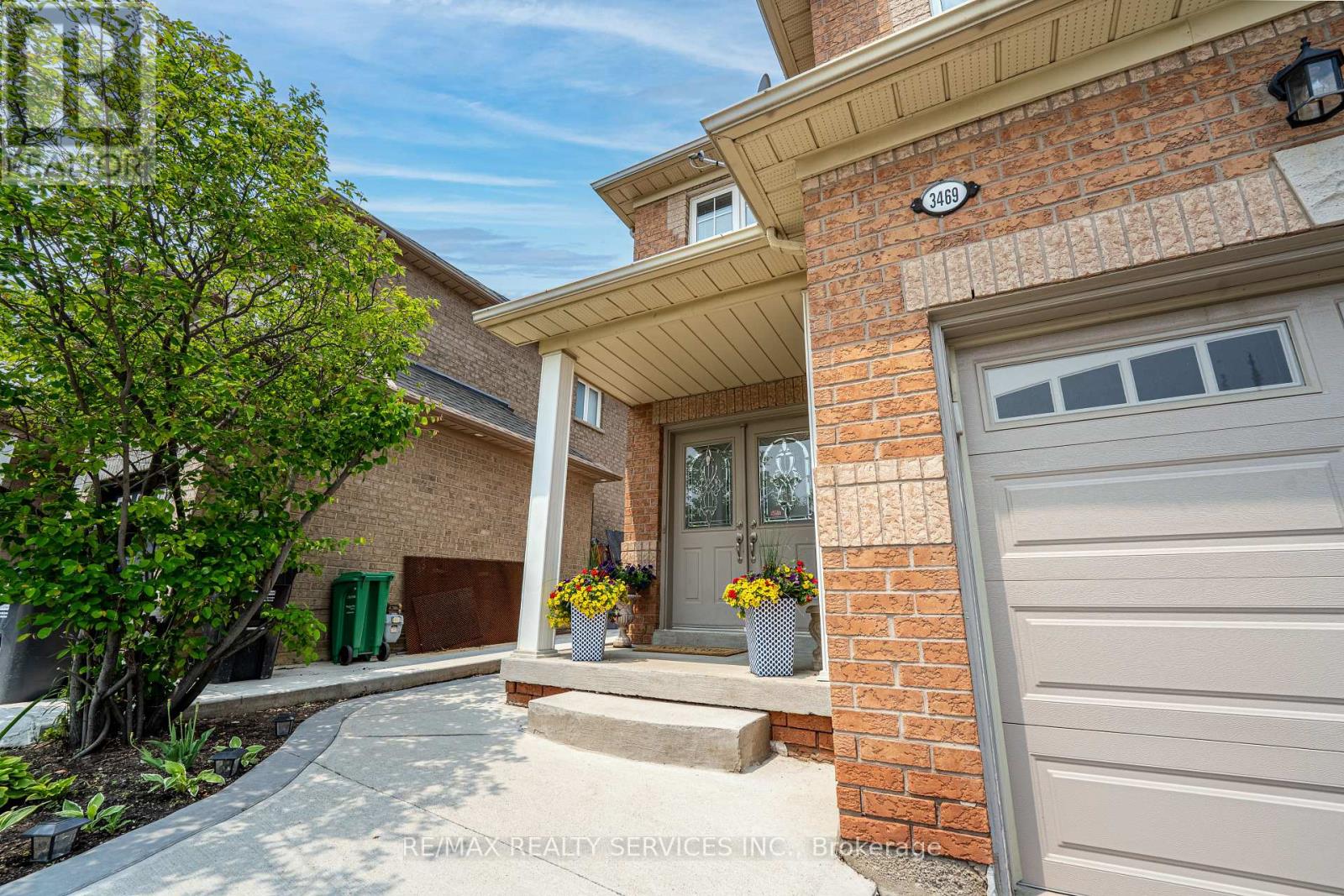 3469 Southwick Street, Mississauga, Ontario  L5M 7L4 - Photo 2 - W12210429