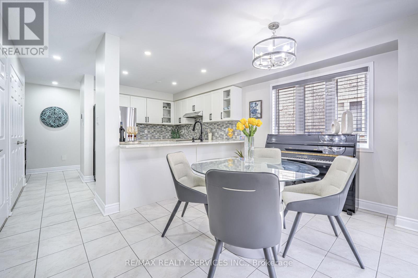 3469 Southwick Street, Mississauga, Ontario  L5M 7L4 - Photo 12 - W12210429