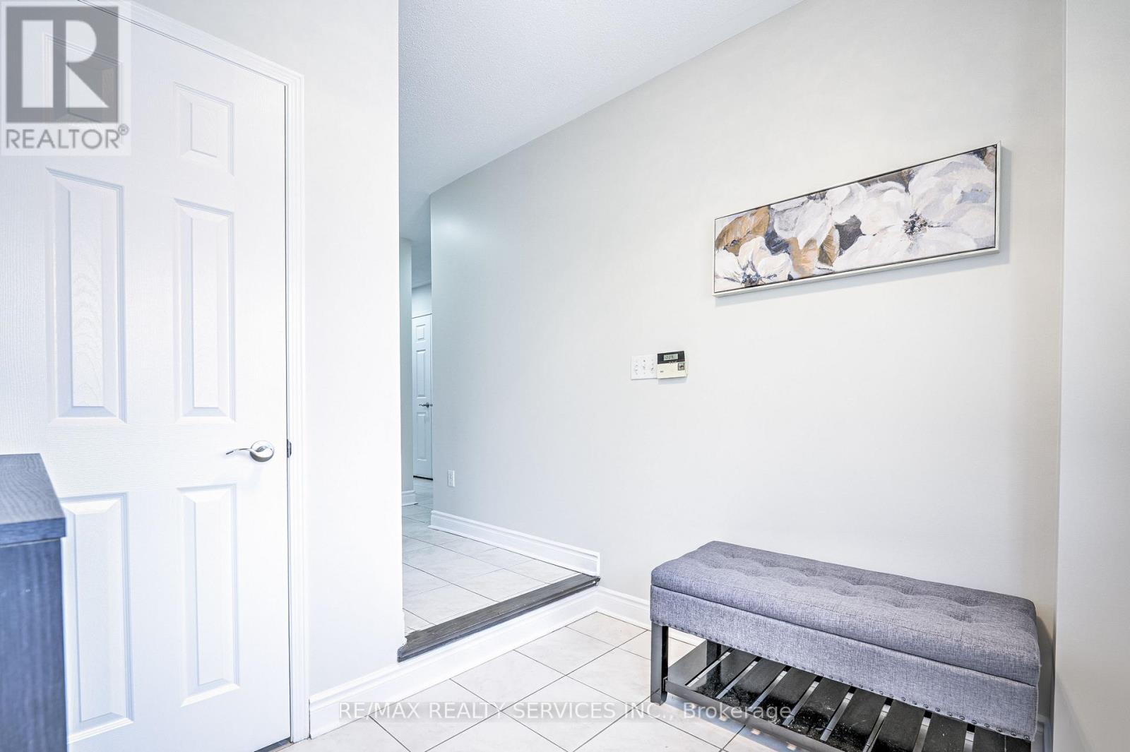 3469 Southwick Street, Mississauga, Ontario  L5M 7L4 - Photo 5 - W12210429