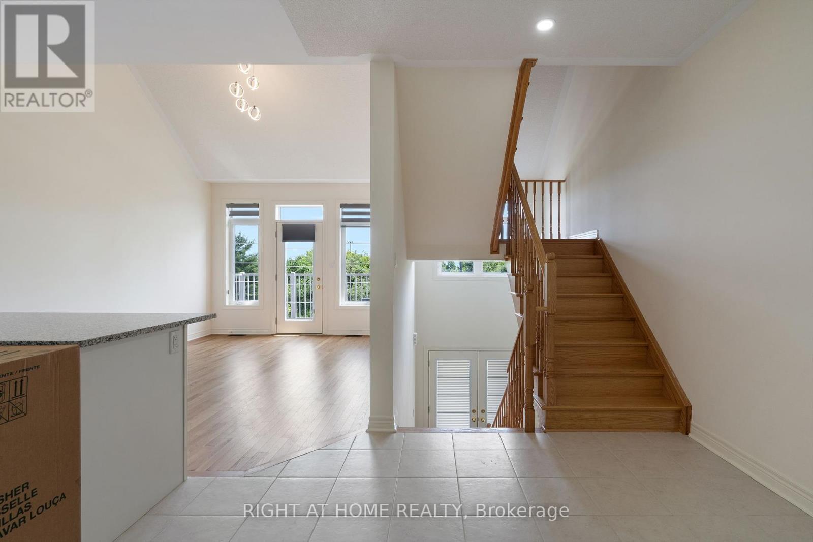 18 Mcalister Avenue, Richmond Hill, Ontario  L4S 0L3 - Photo 6 - N12214532