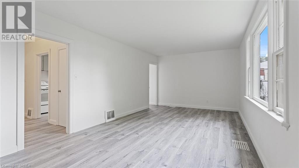 848 Colborne Street E, Brantford, Ontario  N3S 3S9 - Photo 11 - 40739932