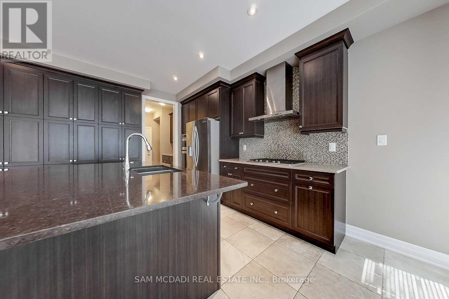 #upper - 190 Culp Trail, Oakville, Ontario  L6M 0W2 - Photo 10 - W12214517