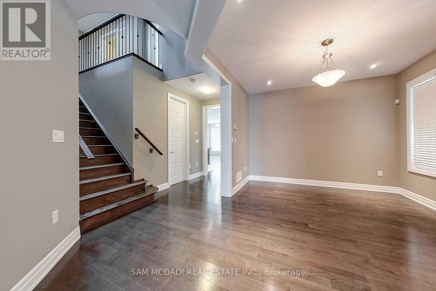 #upper - 190 Culp Trail, Oakville, Ontario  L6M 0W2 - Photo 13 - W12214517