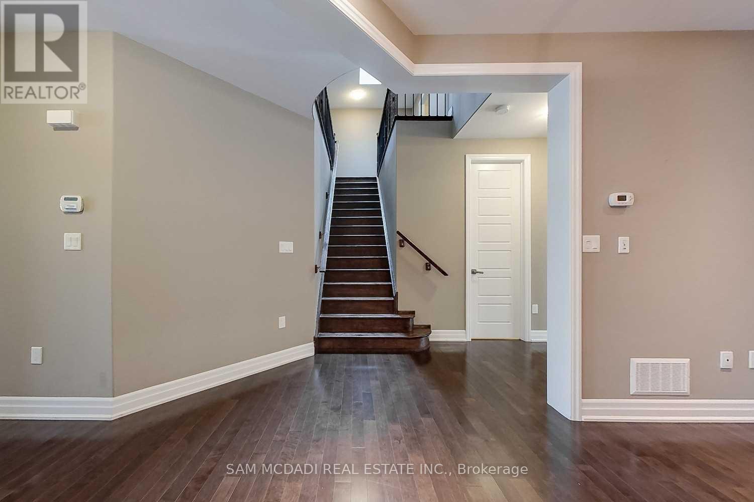 #upper - 190 Culp Trail, Oakville, Ontario  L6M 0W2 - Photo 14 - W12214517