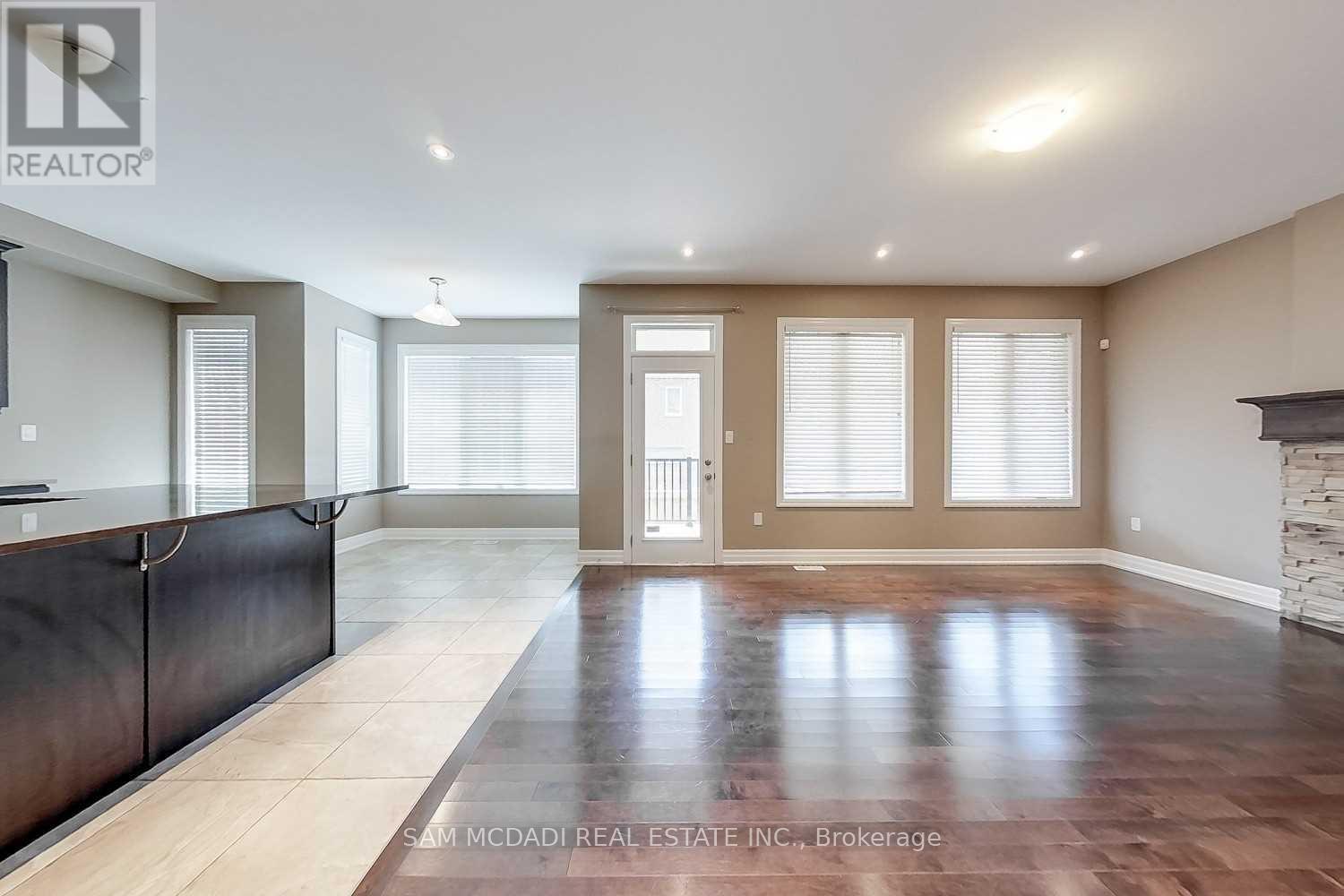 #upper - 190 Culp Trail, Oakville, Ontario  L6M 0W2 - Photo 4 - W12214517