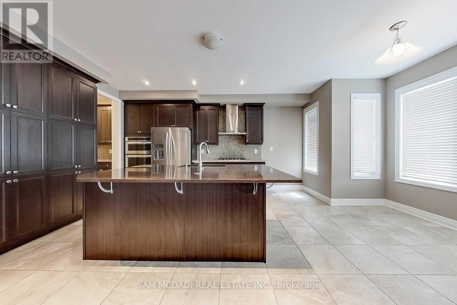 #upper - 190 Culp Trail, Oakville, Ontario  L6M 0W2 - Photo 6 - W12214517