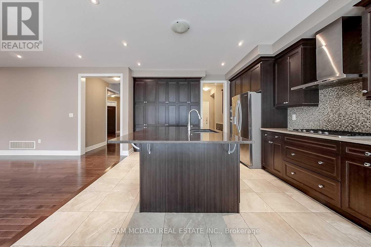#upper - 190 Culp Trail, Oakville, Ontario  L6M 0W2 - Photo 8 - W12214517