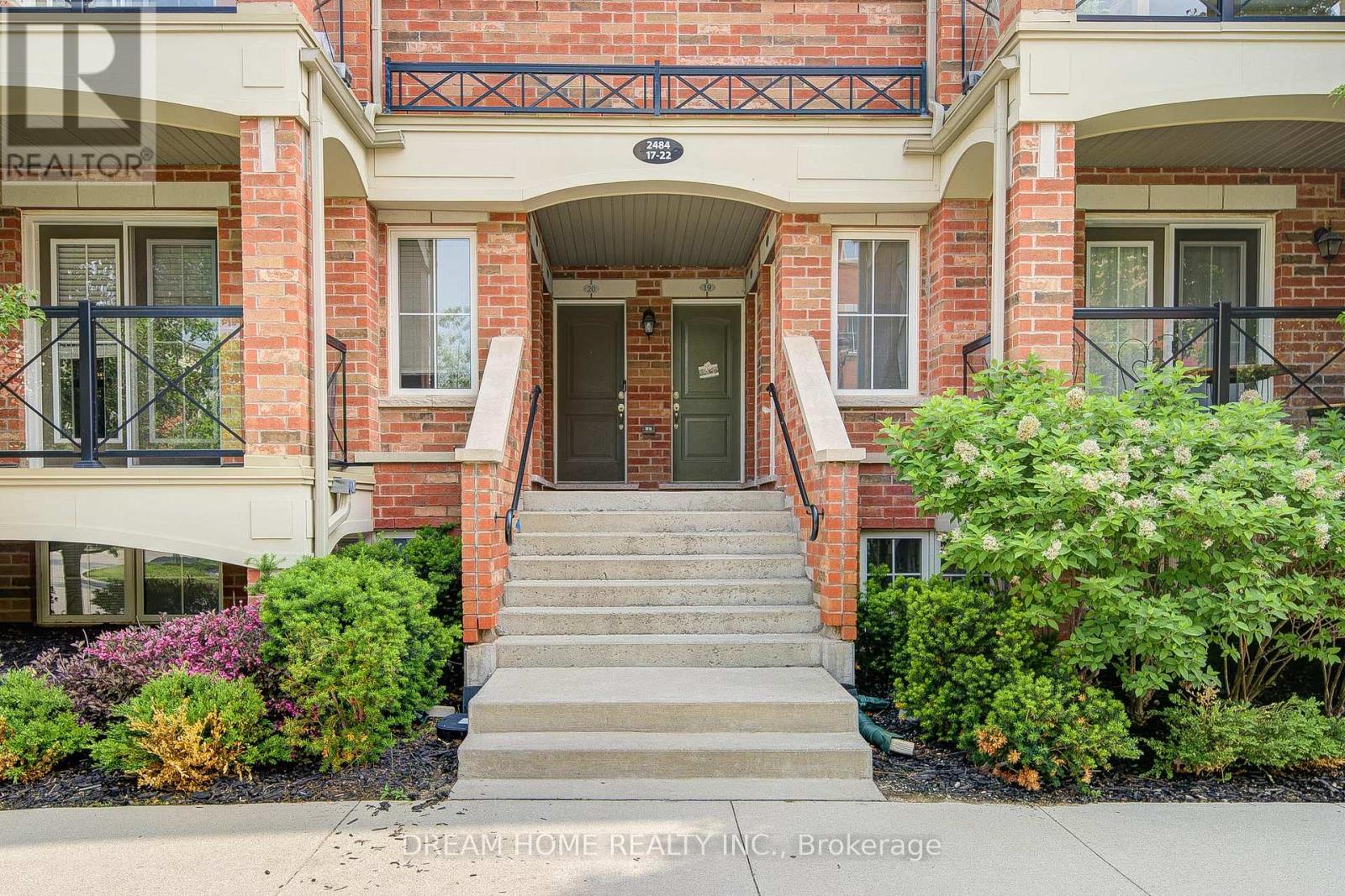 #17 - 2484 Post Road, Oakville (Ro River Oaks), Ontario  L6H 0G6 - Photo 3 - W12214524