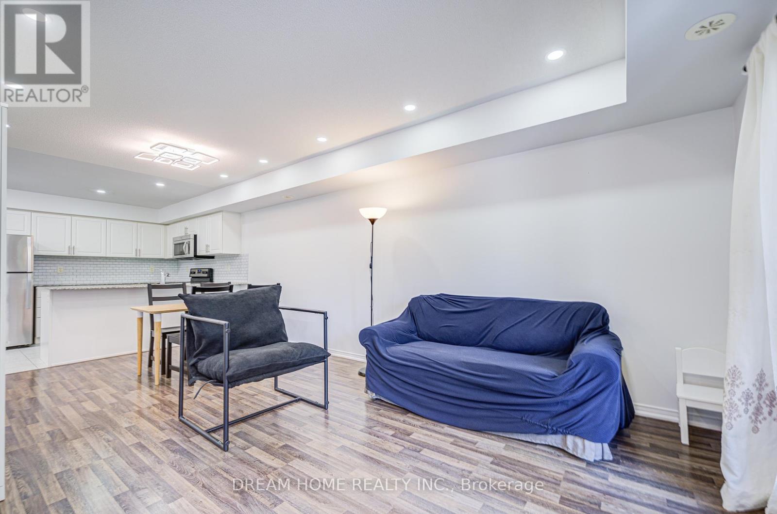 #17 - 2484 Post Road, Oakville (Ro River Oaks), Ontario  L6H 0G6 - Photo 4 - W12214524