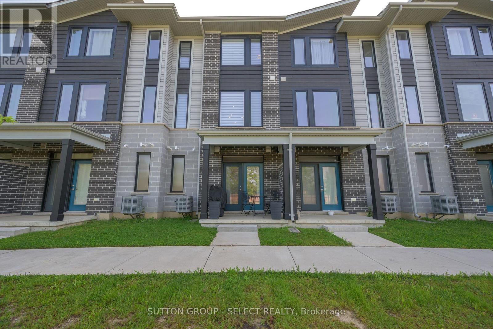 39 - 177 Edgevalley Road, London East, Ontario  N5V 0C5 - Photo 3 - X12205914