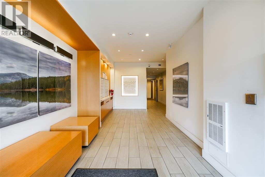 211 1621 HAMILTON AVENUE, North Vancouver, British Columbia