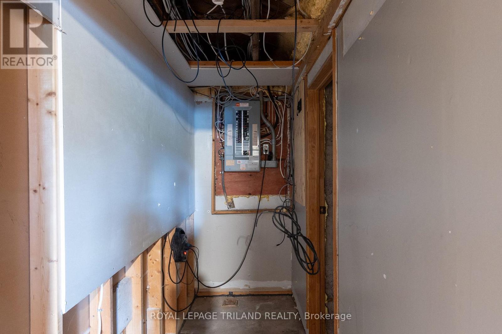 1069 Hamilton Road, London East, Ontario  N5W 1A7 - Photo 32 - X12214538