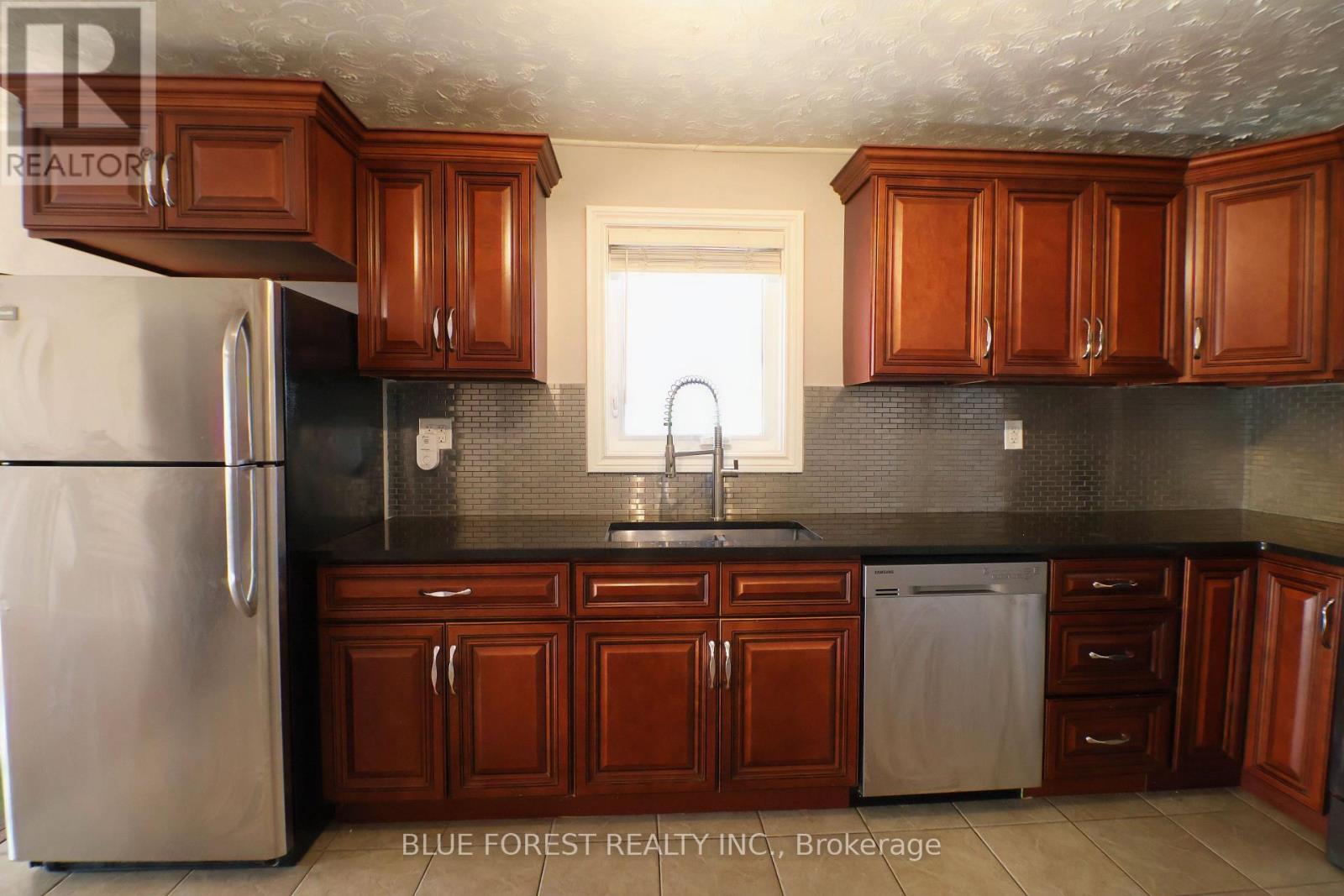 294 Wharncliffe Road S, London South, Ontario  N6J 2L5 - Photo 7 - X12214549
