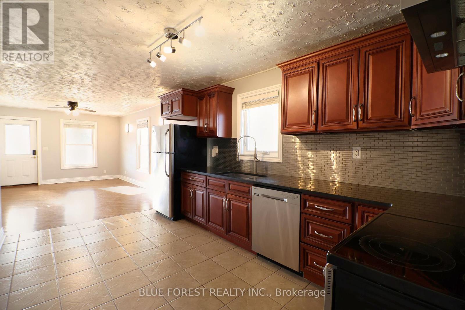 294 Wharncliffe Road S, London South, Ontario  N6J 2L5 - Photo 9 - X12214549
