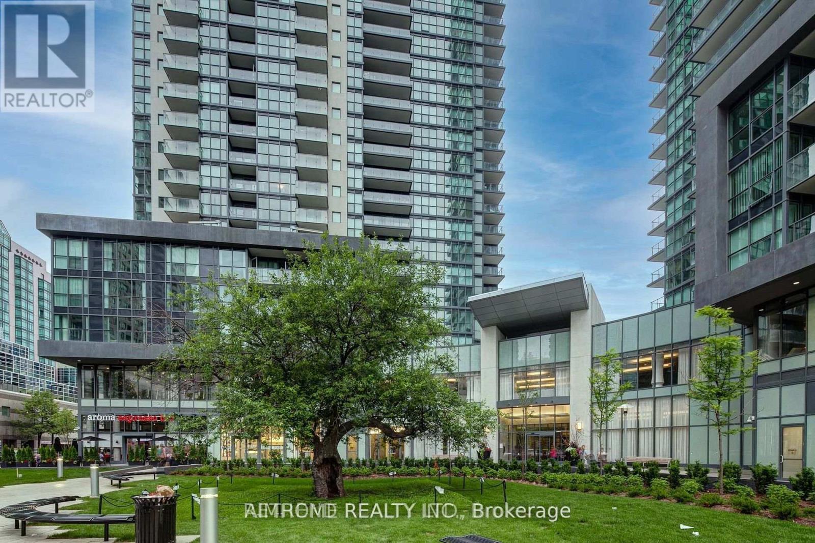 <div class="slider-price">$1,099,000</div><p>2615 - 5168 Yonge Street, Toronto, Ontario</p>