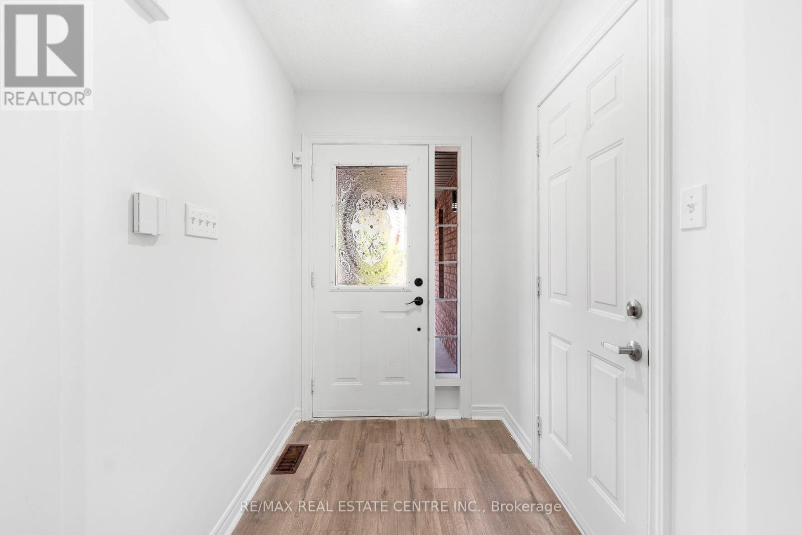 40 Octillo Boulevard, Brampton, Ontario  L6R 2P6 - Photo 3 - W12206384