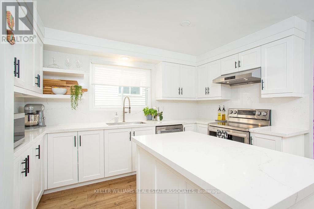 2130 Salma Crescent, Burlington, Ontario  L7M 3T2 - Photo 9 - W12214046