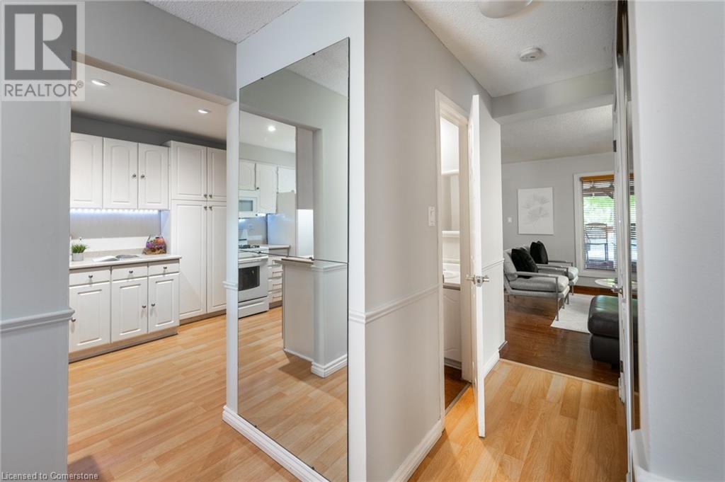 2231 Leominster Drive, Burlington, Ontario  L7P 3W8 - Photo 8 - 40737173