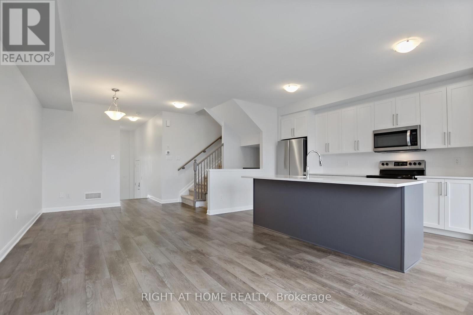 651 Hamsa Street, Ottawa, Ontario  K2J 0K6 - Photo 9 - X12134243