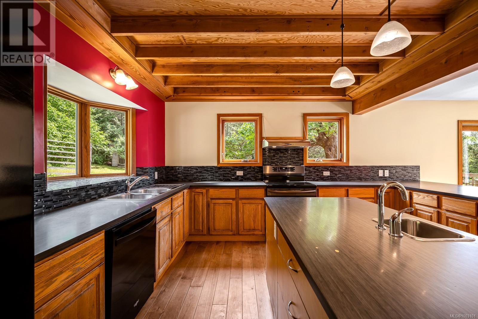 332 King Rd, Comox, British Columbia  V9M 3L8 - Photo 8 - 1003101
