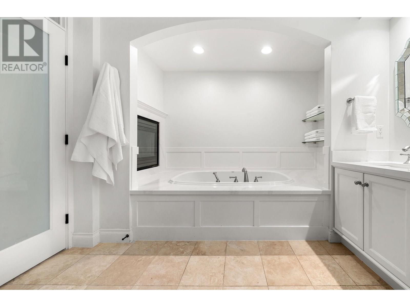 4682 Decourcy Court, West Vancouver, British Columbia  V7W 3J5 - Photo 27 - R3003727