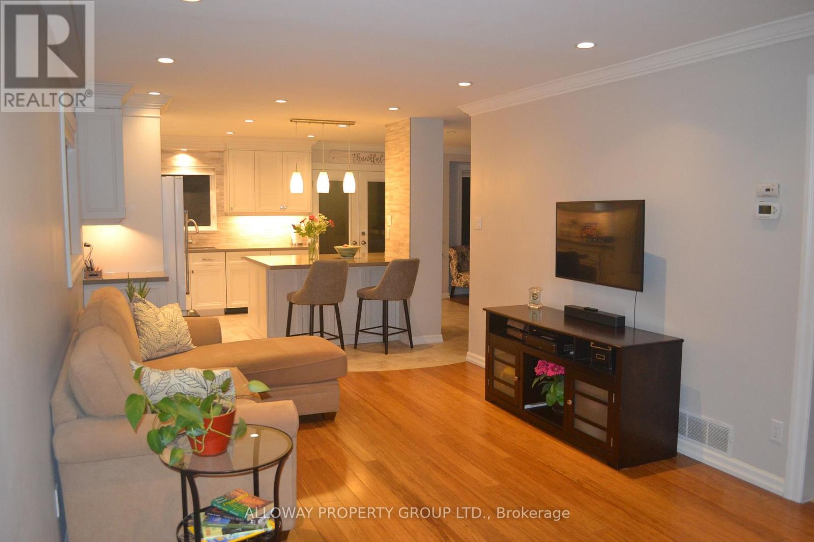 1619 Deerbrook Drive, Pickering (Liverpool), Ontario  L1V 5B8 - Photo 8 - E12212589