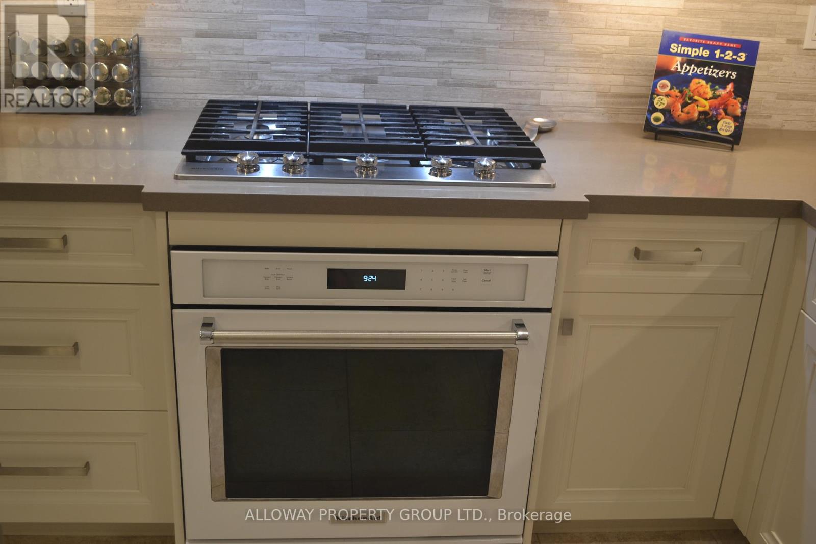 1619 Deerbrook Drive, Pickering (Liverpool), Ontario  L1V 5B8 - Photo 4 - E12212589