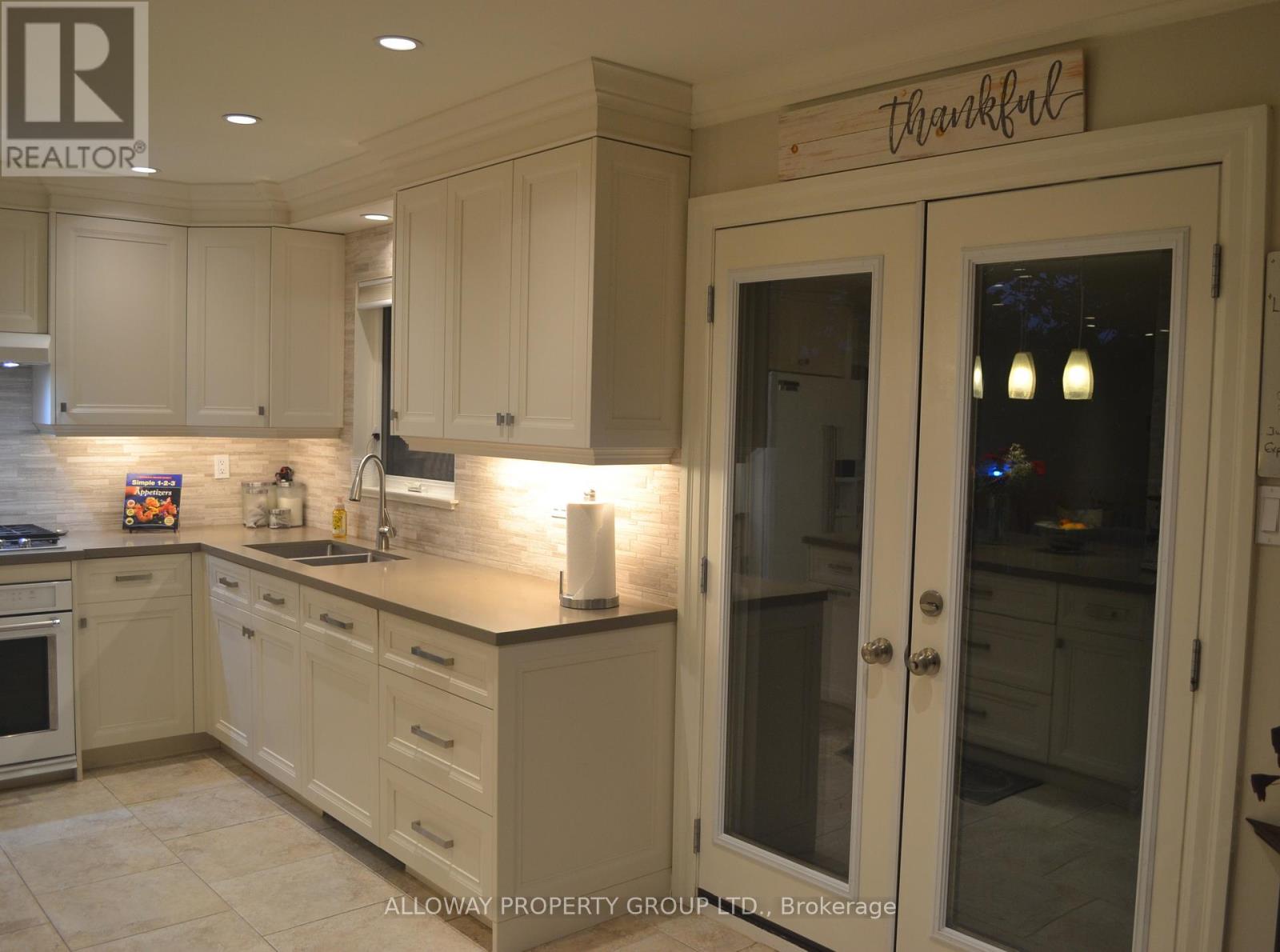 1619 Deerbrook Drive, Pickering (Liverpool), Ontario  L1V 5B8 - Photo 6 - E12212589