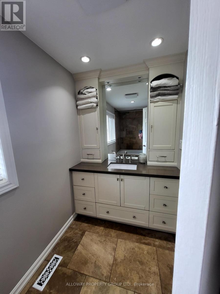 1619 Deerbrook Drive, Pickering (Liverpool), Ontario  L1V 5B8 - Photo 12 - E12212589