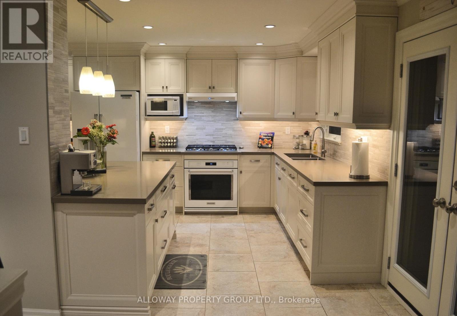 1619 Deerbrook Drive, Pickering (Liverpool), Ontario  L1V 5B8 - Photo 2 - E12212589