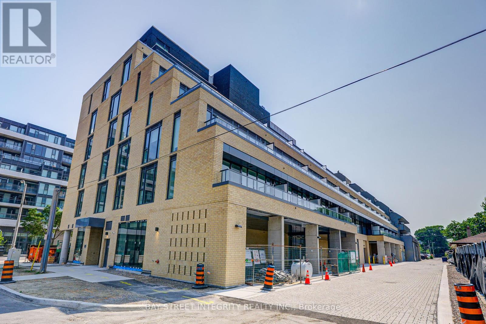 505 - 6 Chartwell Road, Toronto, Ontario  M8Z 0H2 - Photo 2 - W12214540