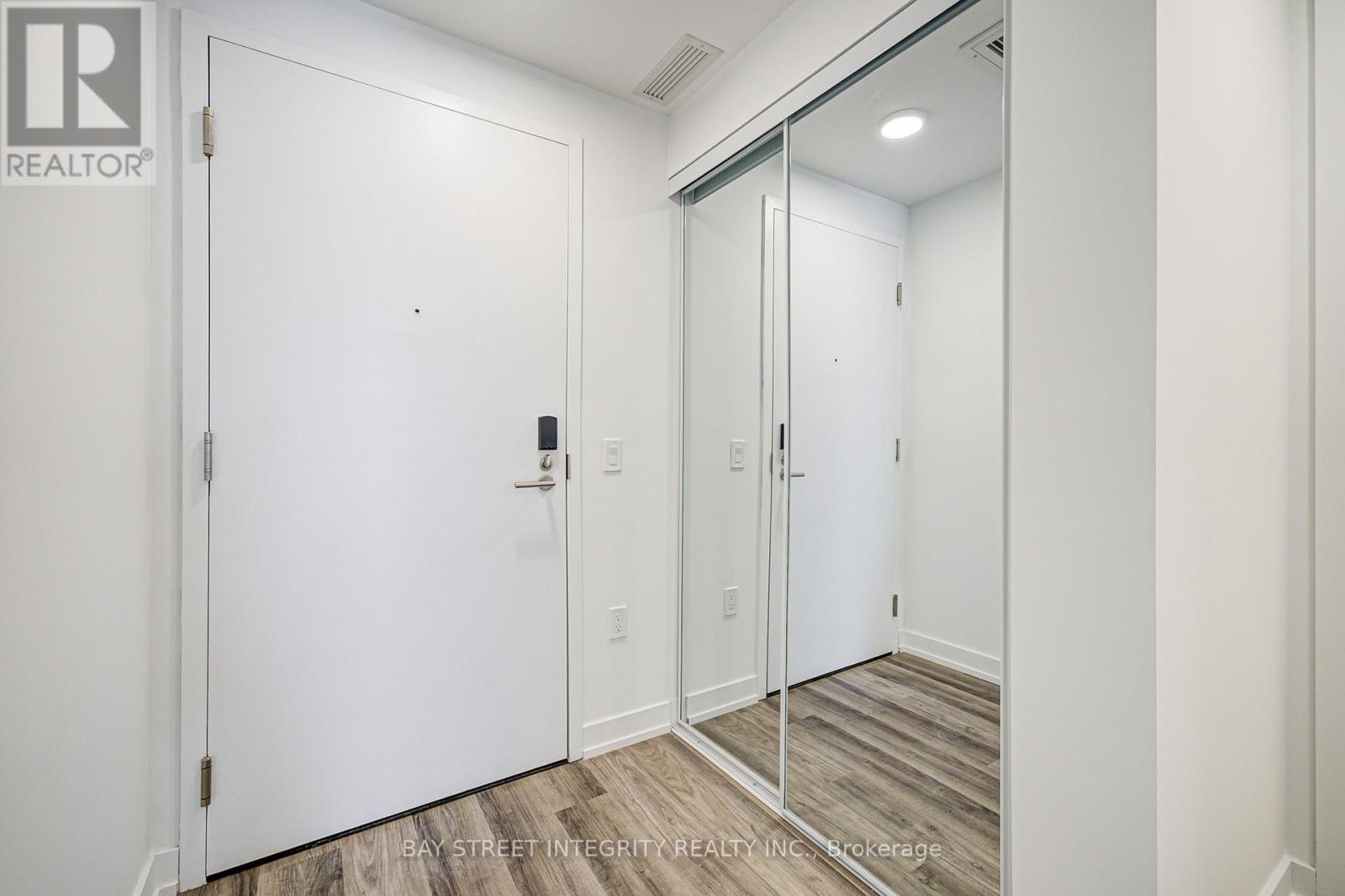 505 - 6 Chartwell Road, Toronto, Ontario  M8Z 0H2 - Photo 6 - W12214540